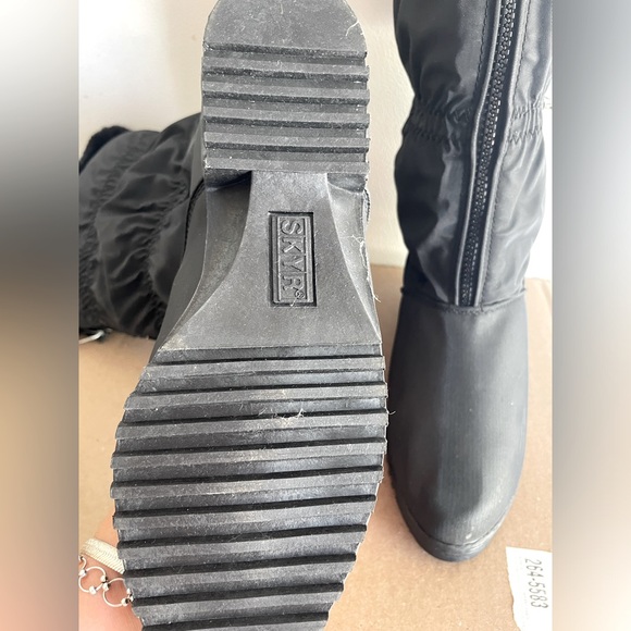 New Tags On! SKYR black nylon, thermolite snow boot size 8M - Picture 6 of 8